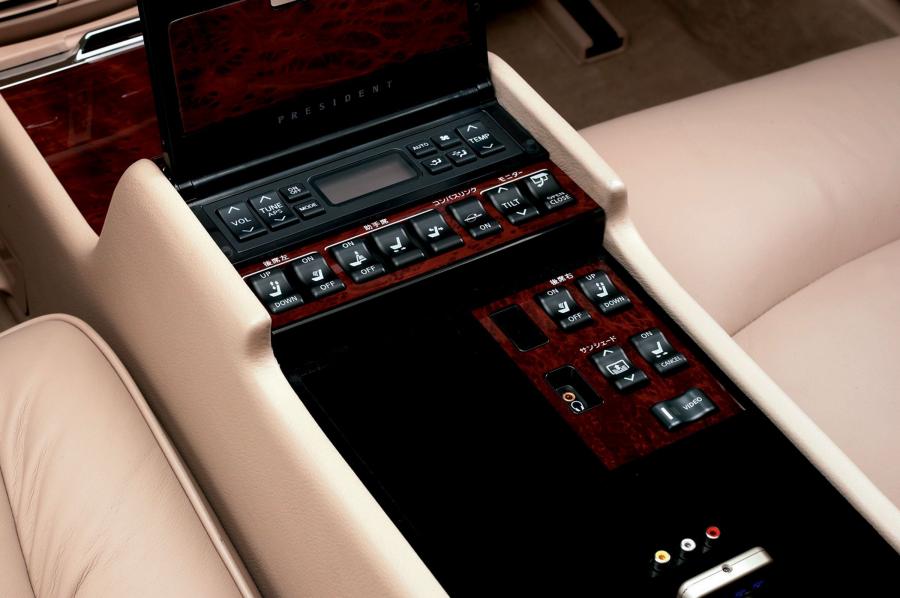  Nissan President 2003 года  (фото 5 из 13)